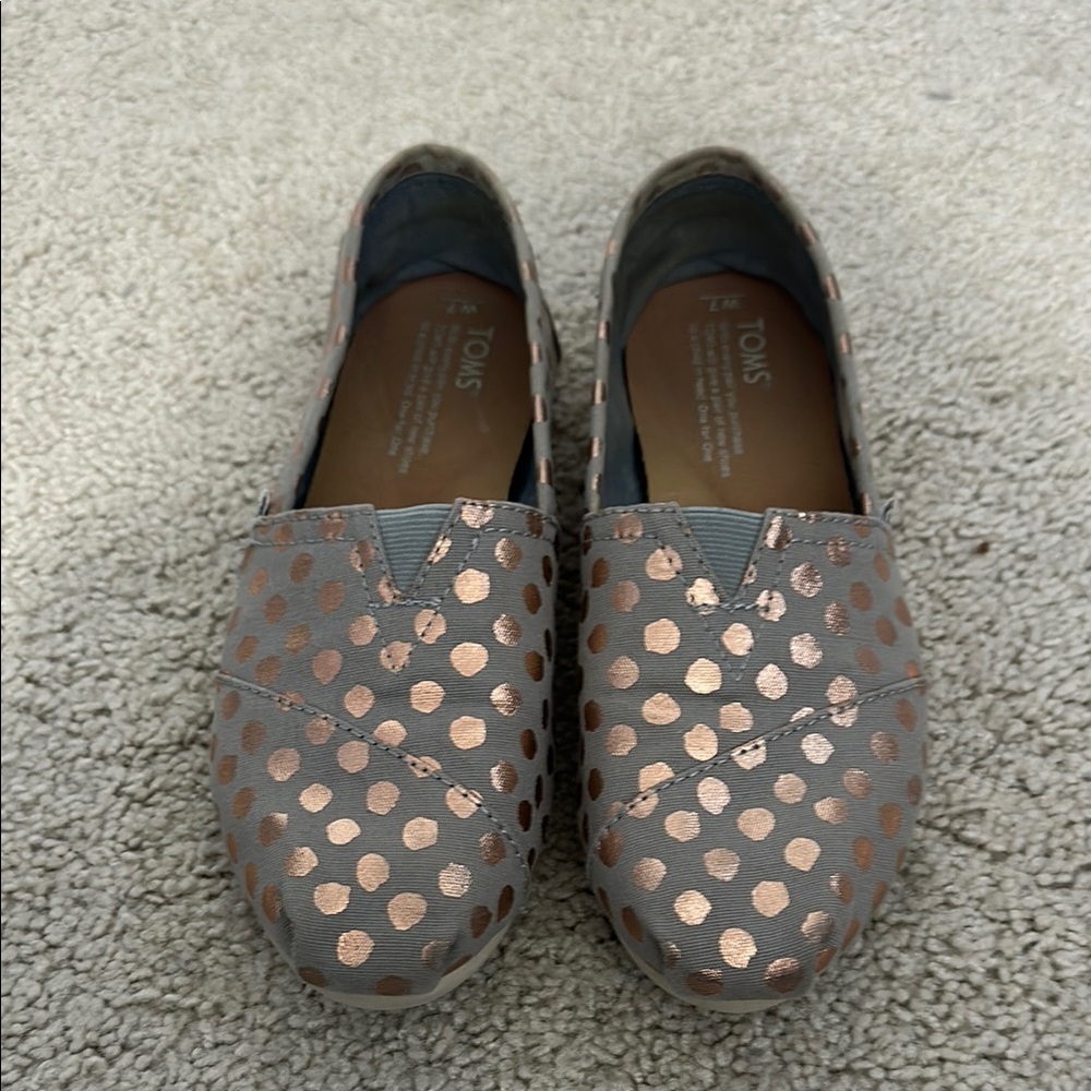 TOMS Women's Gray and Gold Polka Dot Shoes - 7